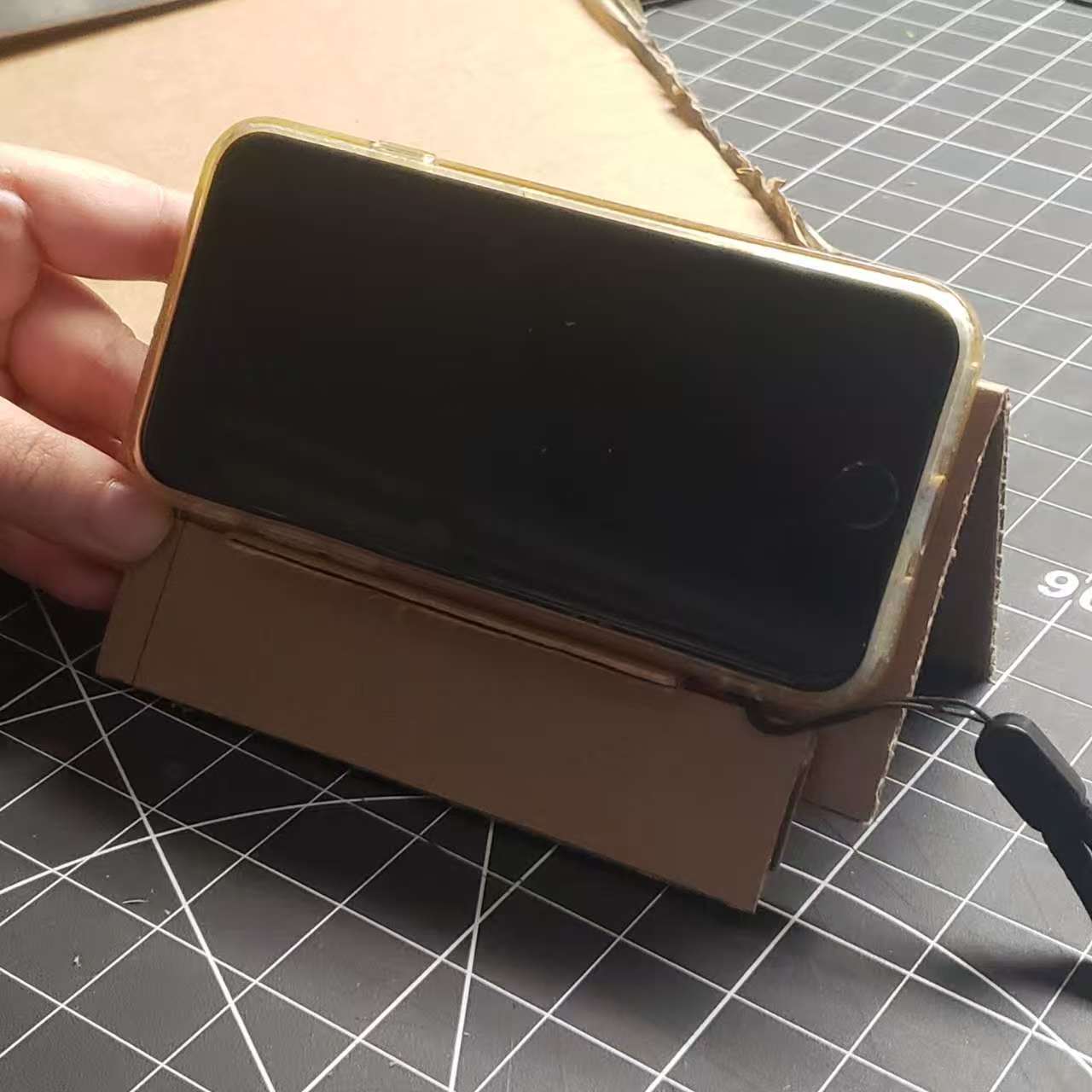 Improved version – optimising stability by simply extending the side supporting the phone, shifting the centre of gravity rearwards. More importantly, this slightly reclined angle allows users to sit more comfortably when viewing the screen at a desk.